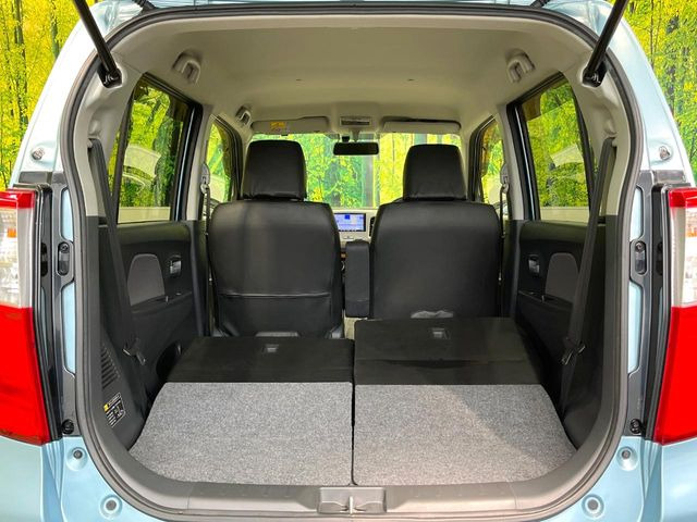 ���i�̂���������ʋ΁A���}���ɏ\���ȉ׎��X�y�[�X���m�ۂ��Ă���܂��B�Z�J���h�V�[�g��|���ƁA�傫�ȉו��̐ύڂ��\�ł���