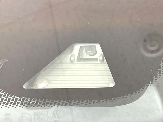 �y�z���_�Z���V���O�z���s���ɑO���̎ԗ�����F�����A�Փ˂������Ȏ��͌x��ƃu���[�L�ŏՓˉ���Ɣ�Q�y�����A�V�X�g�B�����S�Ƀh���C�u�����y���݂��������܂��B