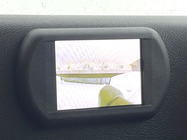 ●サイドカメラ:左側面の視界が写し出されます!狭い道路での走行や駐車ラインの確認などにも役立ちます!