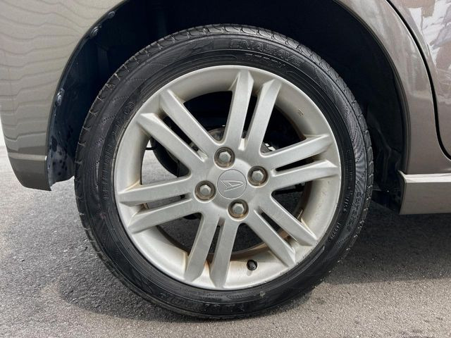 �y����15�C���`�A���~�z�C�[���z�O�ςɃ}�b�`���������A���~�z�C�[���𑕒����Ă���܂��B�e��ЊO�A���~�z�C�[����A�X�^�b�h���X�^�C�����戵�����Ă���܂��B���񂲑��k����������