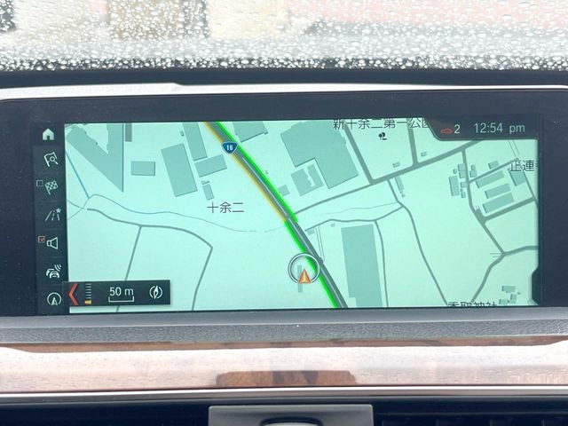 ��BMW�����i�r:��̊��̂���i�r�́A����������ԓ������o���Ă���܂��BBluetooth�Đ��ȂǃI�[�f�B�I�@�\���[�����Ă���܂��̂ŁA�^�]�����y���߂܂���