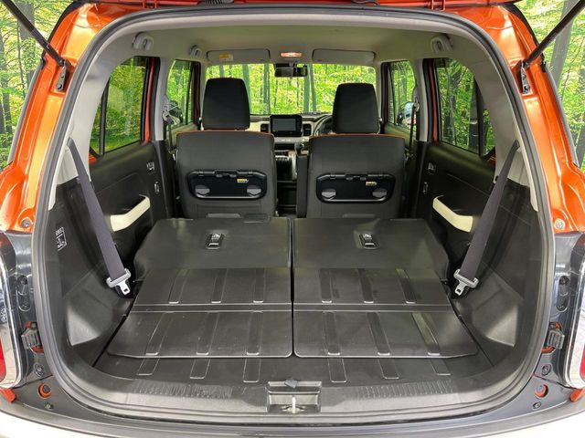 後席を格納すると、これだけの広さが!シーンに合わせたシートアレンジで、大きな荷物も積むことが出来ます♪