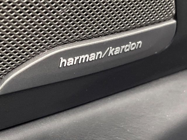 ●harman/kardonサウンドシステム:オーディオ専門メーカーが手掛けるプレミアムスピーカーを装備。多数のスピーカーから、音の粒立ちまで分かる高品質な音楽をお楽しみいただけます。