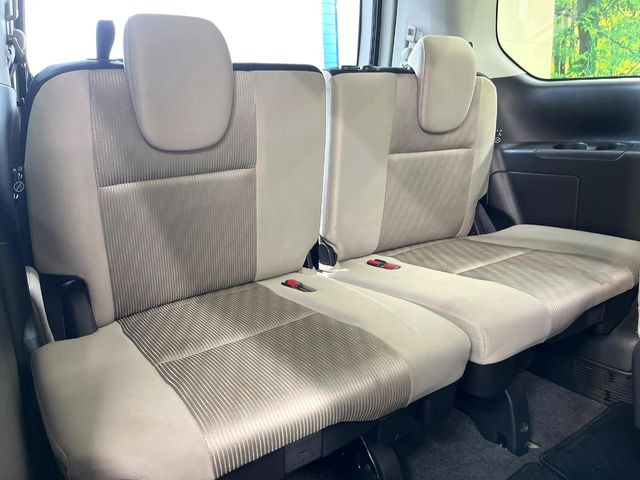 3列目シートはもちろん状態良好☆大人でもゆったりと座って頂けますので、大人数でのお出かけもラクラクです♪ご家族で、気の知れた仲間で、ドライブに行くのが楽しみですね♪