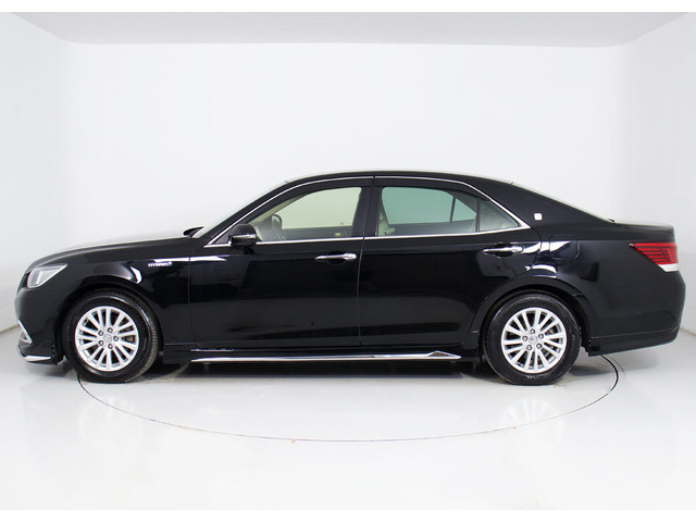 フルエアロが装着されています!お好みはいかがですか?今付いているデザイン以外にも、各ブランドのエアロを格安にてお取付け出来ます!又、エアロを外してノーマル状態にする事も出来ます!!