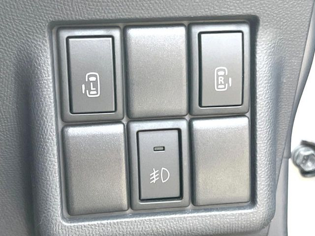 【両側パワースライドドア】スマートキーや運転席のスイッチで後席両側スライドドアの開閉が可能♪電動だから力を入れてドアを開ける必要が無く、小さなお子様でも簡単に開け閉めでき快適です♪