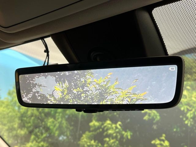 【デジタルインナーミラー】後席の大きな荷物や同乗者で後方が確認しづらい時でも安心!カメラが撮影した車両後方の映像をルームミラー内に表示。クリアな視界で状況の確認が可能です!