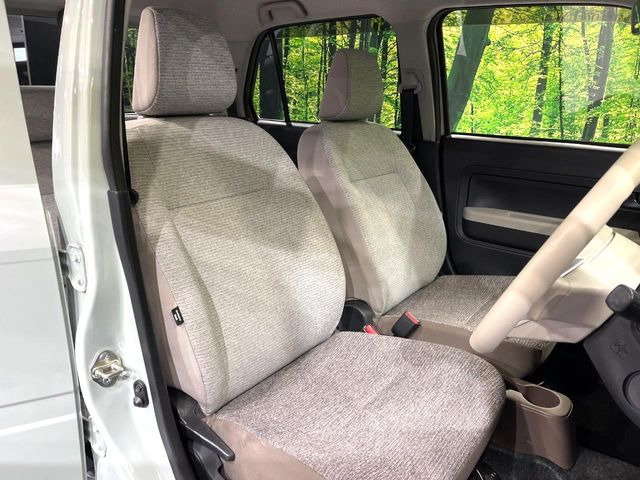 運転席シート廻りは使用感も少なく、良好な状態となっています。丁寧に使われていたことがよくわかりますね。
