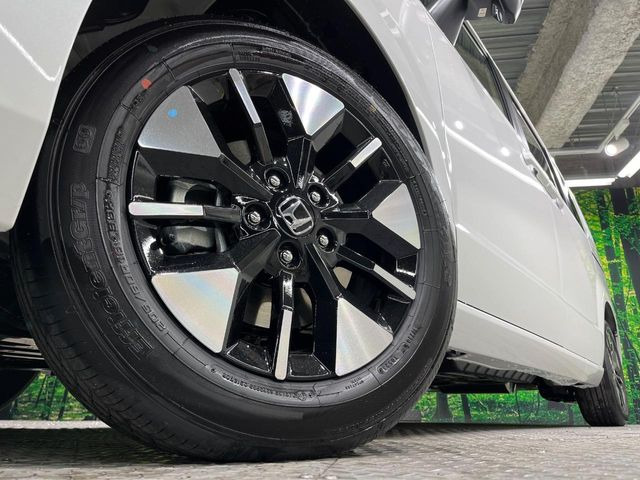 �y����16�C���`�A���~�z�C�[���z�O�ςɃ}�b�`���������A���~�z�C�[���𑕒����Ă���܂��B�e��ЊO�A���~�z�C�[����A�X�^�b�h���X�^�C�����戵�����Ă���܂��B���񂲑��k����������