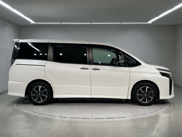 ヴォクシー2.0 ZS 煌