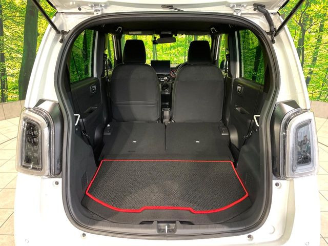 ���i�̂���������ʋ΁A���}���ɏ\���ȉ׎��X�y�[�X���m�ۂ��Ă���܂��B�Z�J���h�V�[�g��|���ƁA�傫�ȉו��̐ύڂ��\�ł���