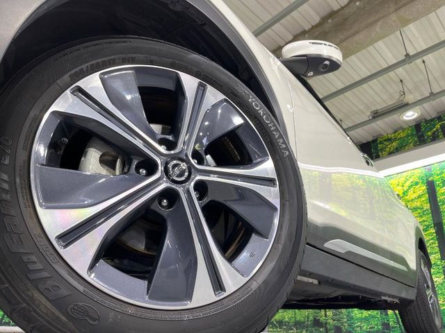 【純正17インチアルミホイール】外観にマッチした純正アルミホイールを装着しております。各種社外アルミホイールや、スタッドレスタイヤも取扱いしております。是非ご相談ください♪