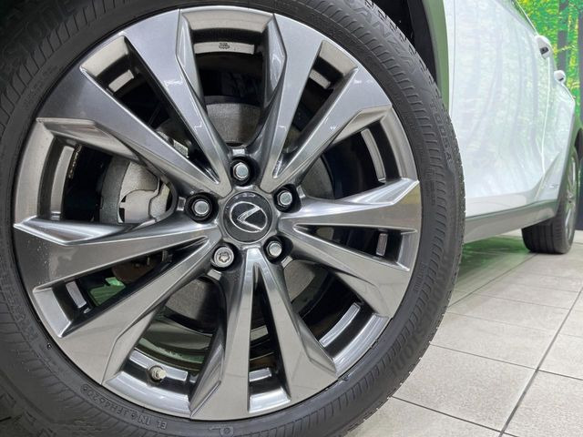 �y����18�C���`�A���~�z�C�[���z�O�ςɃ}�b�`���������A���~�z�C�[���𑕒����Ă���܂��B�e��ЊO�A���~�z�C�[����A�X�^�b�h���X�^�C�����戵�����Ă���܂��B���񂲑��k����������