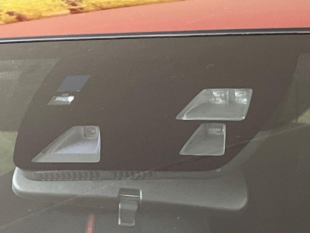 �y�X�}�[�g�u���[�L�T�|�[�g�z���s���ɑO���̎ԗ�����F�����A�Փ˂������Ȏ��͌x��ƃu���[�L�ŏՓˉ���Ɣ�Q�y�����A�V�X�g�B�����S�Ƀh���C�u�����y���݂��������܂��B