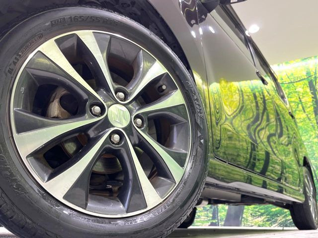 【純正15インチアルミホイール】外観にマッチした純正アルミホイールを装着しております。各種社外アルミホイールや、スタッドレスタイヤも取扱いしております。是非ご相談ください♪