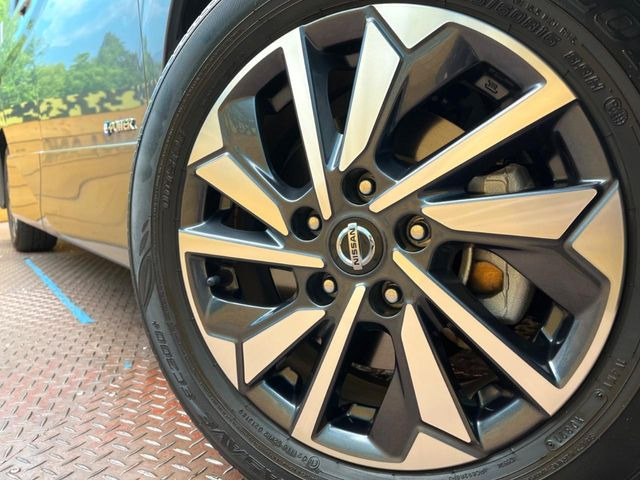 【純正16インチアルミホイール】外観にマッチした純正アルミホイールを装着しております。各種社外アルミホイールや、スタッドレスタイヤも取扱いしております。是非ご相談ください♪