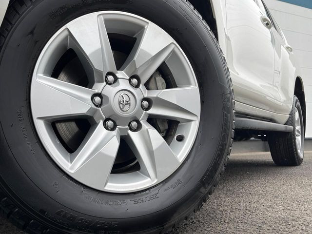 �y����17�C���`�A���~�z�C�[���z�O�ςɃ}�b�`���������A���~�z�C�[���𑕒����Ă���܂��B�e��ЊO�A���~�z�C�[����A�X�^�b�h���X�^�C�����戵�����Ă���܂��B���񂲑��k����������