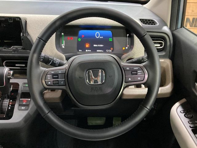 �y�����v�����X�e�A�����O�z�㎿�Ȋv���g�p���邱�ƂŁA��ɂ����������݂ƂĂ��^�]���₷���n���h���ł���