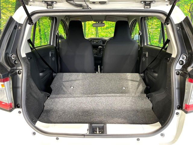 ���i�̂���������ʋ΁A���}���ɏ\���ȉ׎��X�y�[�X���m�ۂ��Ă���܂��B�Z�J���h�V�[�g��|���ƁA�傫�ȉו��̐ύڂ��\�ł���