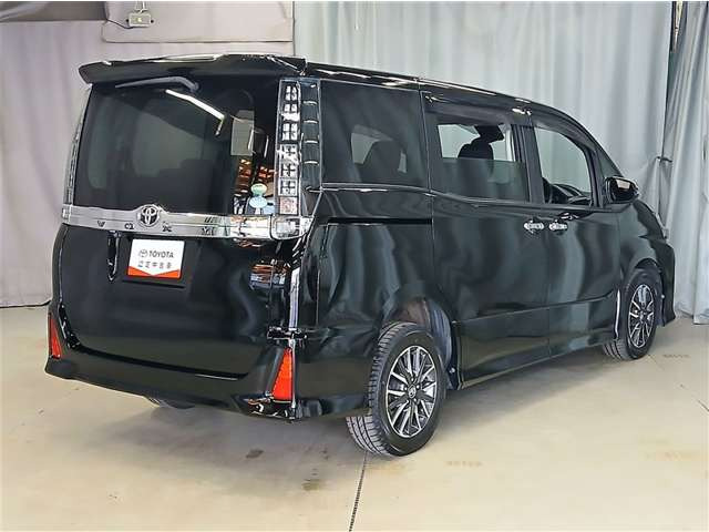 ヴォクシー2.0 ZS 煌II 4WD