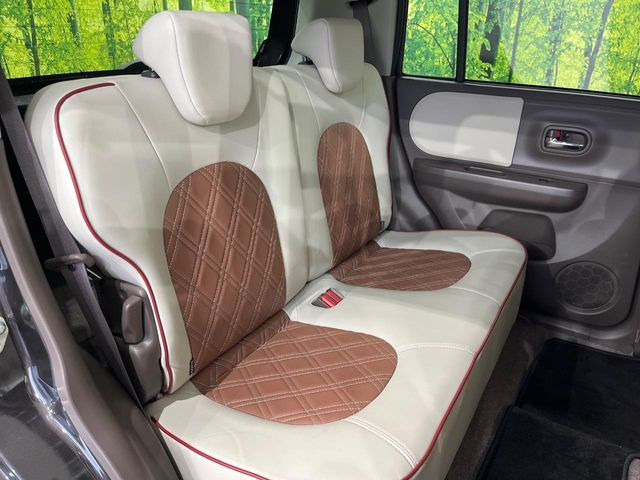 後部座席も気になるようなキズ・汚れやへたり等、大きなダメージはなく、良好な状態です。