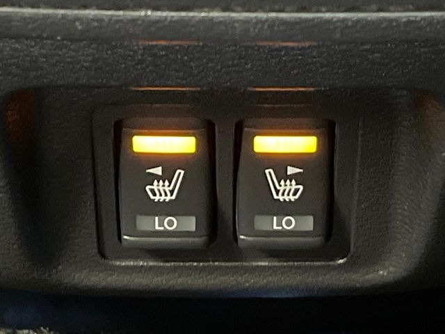 【シートヒーター】寒い日に重宝するシートヒーター!エアコンより早く温まってくれるので寒がりの人も安心ですね♪エアコンの温風は乾燥するから苦手、という方にもをおすすめです。