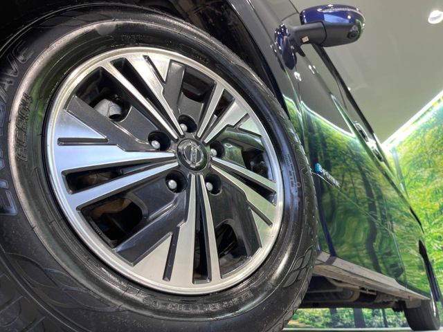 【純正15インチアルミホイール】外観にマッチした純正アルミホイールを装着しております。各種社外アルミホイールや、スタッドレスタイヤも取扱いしております。是非ご相談ください♪