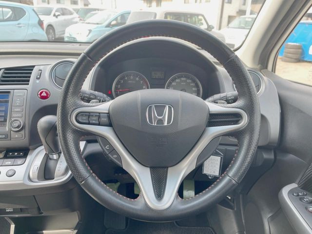 �y�����v�����X�e�A�����O�z�㎿�Ȋv���g�p���邱�ƂŁA��ɂ����������݂ƂĂ��^�]���₷���n���h���ł���