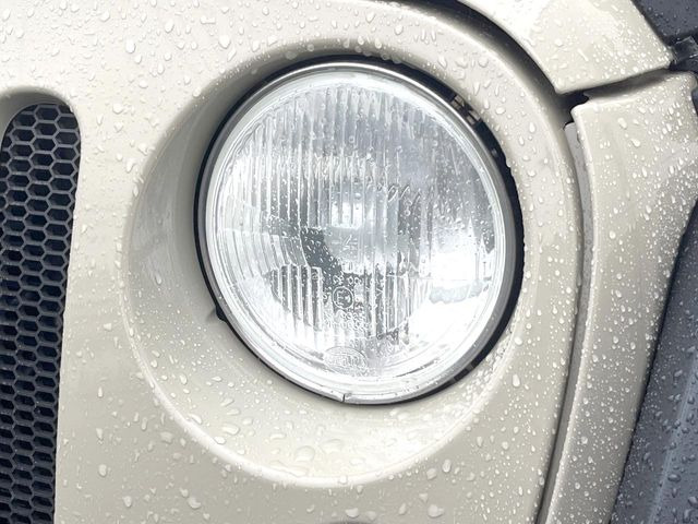 ●ヘッドライト:ヘッドライトは黄ばみも少なく、綺麗な状態を保っております。黄ばみ防止のレンズコーティングの施工も可能でございます。