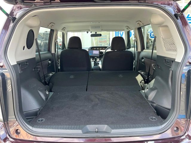 ���i�̂���������ʋ΁A���}���ɏ\���ȉ׎��X�y�[�X���m�ۂ��Ă���܂��B�Z�J���h�V�[�g��|���ƁA�傫�ȉו��̐ύڂ��\�ł���