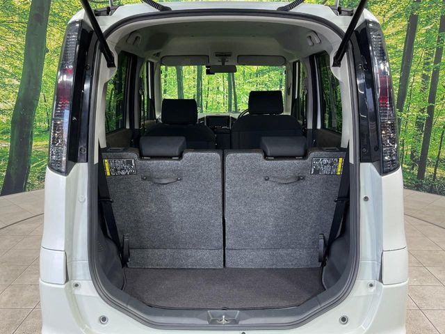 ���i�̂���������ʋ΁A���}���ɏ\���ȉ׎��X�y�[�X���m�ۂ��Ă���܂��B�Z�J���h�V�[�g��|���ƁA�傫�ȉו��̐ύڂ��\�ł���