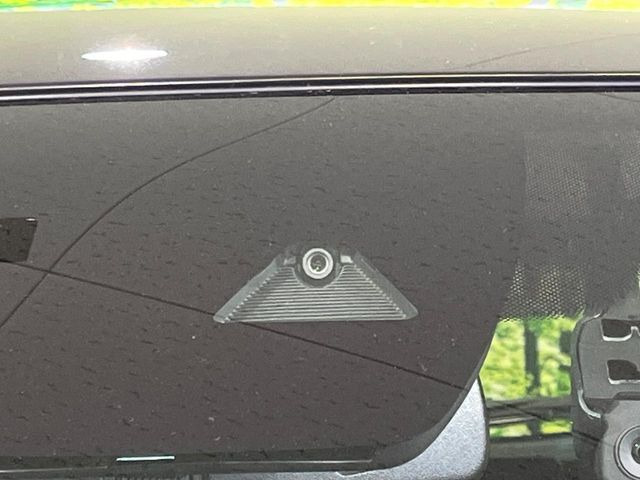 �y�X�}�[�g�u���[�L�T�|�[�g�z���s���ɑO���̎ԗ�����F�����A�Փ˂������Ȏ��͌x��ƃu���[�L�ŏՓˉ���Ɣ�Q�y�����A�V�X�g�B�����S�Ƀh���C�u�����y���݂��������܂��B