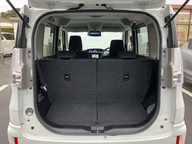 ���i�̂���������ʋ΁A���}���ɏ\���ȉ׎��X�y�[�X���m�ۂ��Ă���܂��B�Z�J���h�V�[�g��|���ƁA�傫�ȉו��̐ύڂ��\�ł���