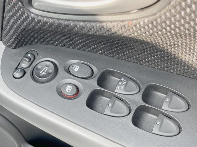 �y�d���i�[�~���[�z�T�C�h�~���[�͓d���i�[���ƂȂ��Ă���A�������ԏ�ł��L�Y�������X�N��}�����܂��B