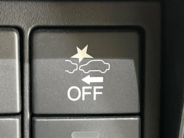 �y�z���_�Z���V���O�z���s���ɑO���̎ԗ�����F�����A�Փ˂������Ȏ��͌x��ƃu���[�L�ŏՓˉ���Ɣ�Q�y�����A�V�X�g�B�����S�Ƀh���C�u�����y���݂��������܂��B