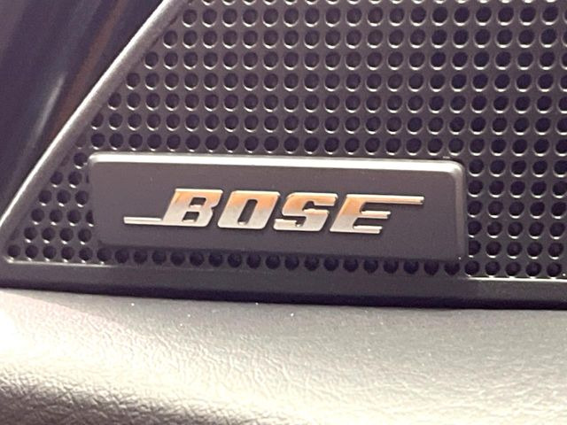 【○○サウンドシステム】メーカーオプションの高品位サウンドシステムを搭載。専用のチューニングが施された大小様々なスピーカーから良質なサウンドが奏でられ、臨場感あふれる音響空間を演出します。