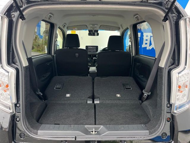 ���i�̂���������ʋ΁A���}���ɏ\���ȉ׎��X�y�[�X���m�ۂ��Ă���܂��B�Z�J���h�V�[�g��|���ƁA�傫�ȉו��̐ύڂ��\�ł���