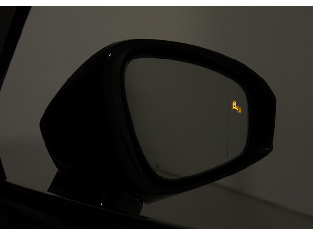 BSM(ブラインドスポットモニタ)!隣の車線を走る車両をレーダーで検知し、ドアミラーでは確認しにくい後側方エリアに存在する車両に加えて、急接近してくる車両も検知します。