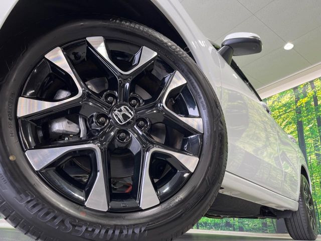 �y�O���[�h��p����18�C���`�A���~�z�C�[���z�f�U�C�����̍��������A���~�z�C�[���𑕒����Ă���܂��B�e��ЊO�A���~�z�C�[����A�X�^�b�h���X�^�C�����戵�����Ă���܂��B���񂲑��k����������