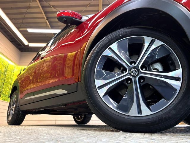 【純正17インチアルミホイール】外観にマッチした純正アルミホイールを装着しております。各種社外アルミホイールや、スタッドレスタイヤも取扱いしております。是非ご相談ください♪