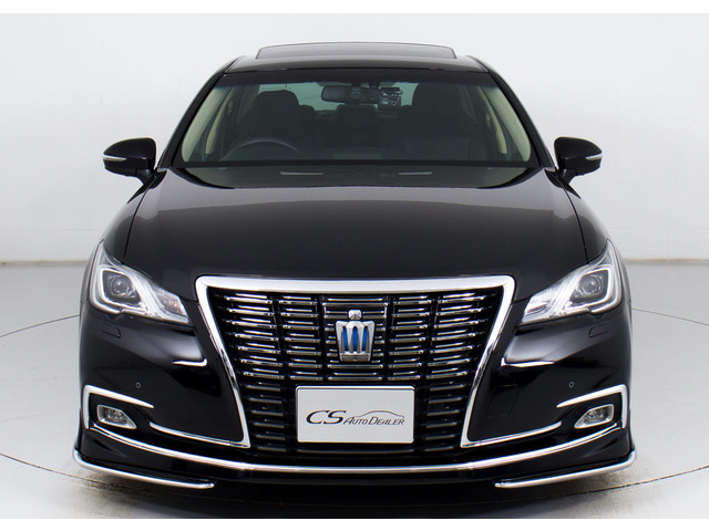 禁煙車です!室内は嫌なニオイも無く、すごく綺麗な状態です!禁煙車・・特にセダンタイプのお車では少ないですよね!!タバコのニオイが苦手なお客様必見です!快適にご乗車頂けます!!