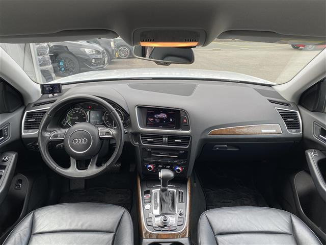 Q5ハイブリッド クワトロ 4WD
