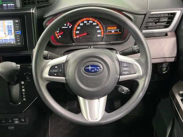 ステアリングも使用感が少なく、きれいな状態となっております♪