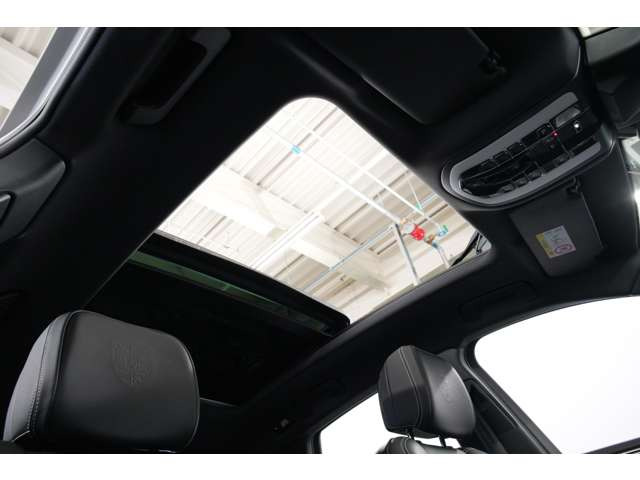 当車両はボディー同色エクステリアパッケージにより大人気カラー:クレヨンで統一されたお洒落な1台でございます!