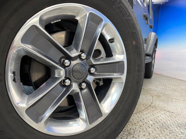 ●純正18インチアルミホイール:輸入車ならではの卓越した走りを支えるホイールと足回りです!日本車の走りに慣れている方にもぜひ体感して頂きたいほど、高いレベルでまとまっています!