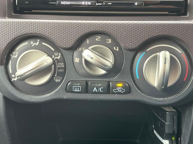 寒い冬も暑い夏も全席に快適な空調を届けてくれる、ダイヤル式エアコンを装備♪