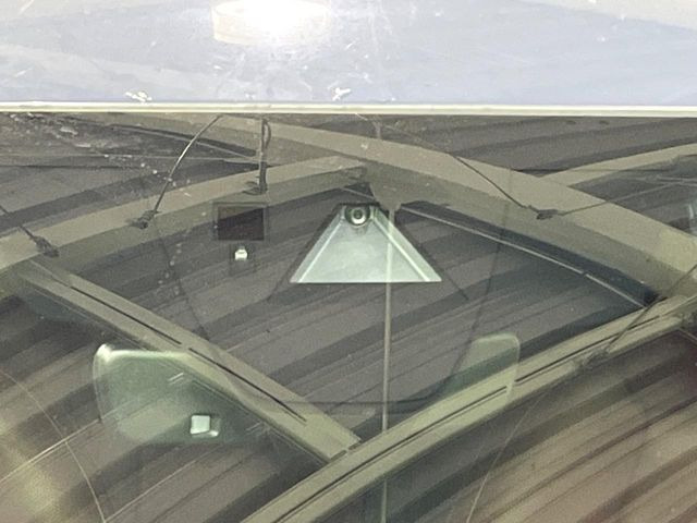 �y�X�}�[�g�u���[�L�T�|�[�g�z���s���ɑO���̎ԗ�����F�����A�Փ˂������Ȏ��͌x��ƃu���[�L�ŏՓˉ���Ɣ�Q�y�����A�V�X�g�B�����S�Ƀh���C�u�����y���݂��������܂��B