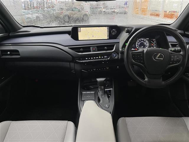 UX250h バージョンL 4WD