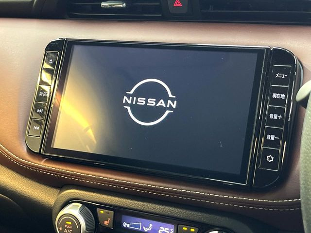 【大画面ナビ】人気の大型9インチナビを装備。存在感のある大画面はインパクト大!ナビ利用時のマップ表示は見やすく、テレビやDVDは臨場感がアップ!いつものドライブがグッと楽しくなります♪