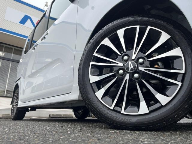 �y����15�C���`�A���~�z�C�[���z�O�ςɃ}�b�`���������A���~�z�C�[���𑕒����Ă���܂��B�e��ЊO�A���~�z�C�[����A�X�^�b�h���X�^�C�����戵�����Ă���܂��B���񂲑��k����������